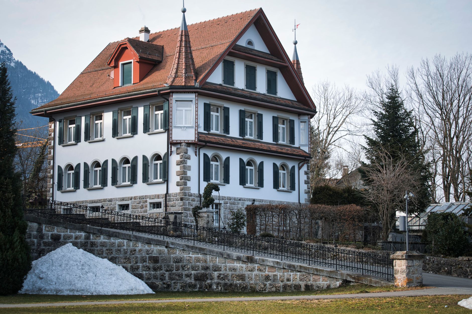 What a roofing website needs that a generic site does not